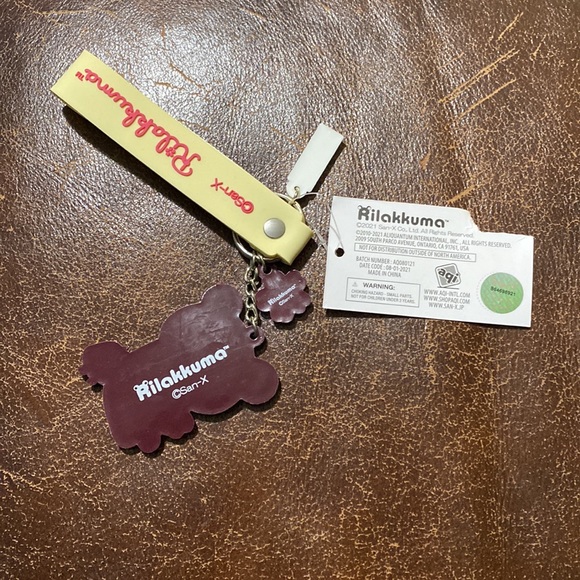 NWT Rilakkuma Sanrio Teddy Bear Keychain Wristlet Flower Gift Stocking Stuffer - Picture 2 of 2